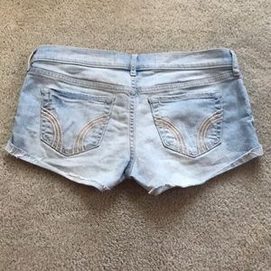 Hollister short short. Light wash. Size 3 (26)